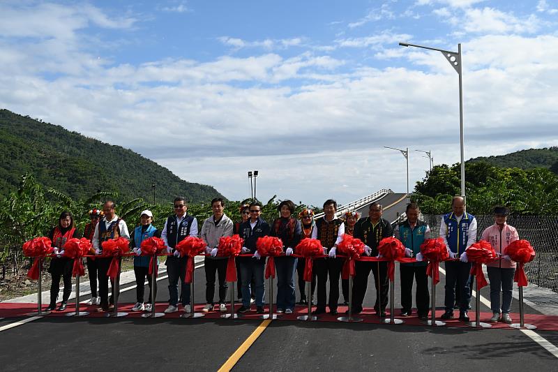 臺東縣愛國蒲聯外替代道路今通車 饒慶鈴：持續提升地方基礎建設 給鄉親安全回家的路