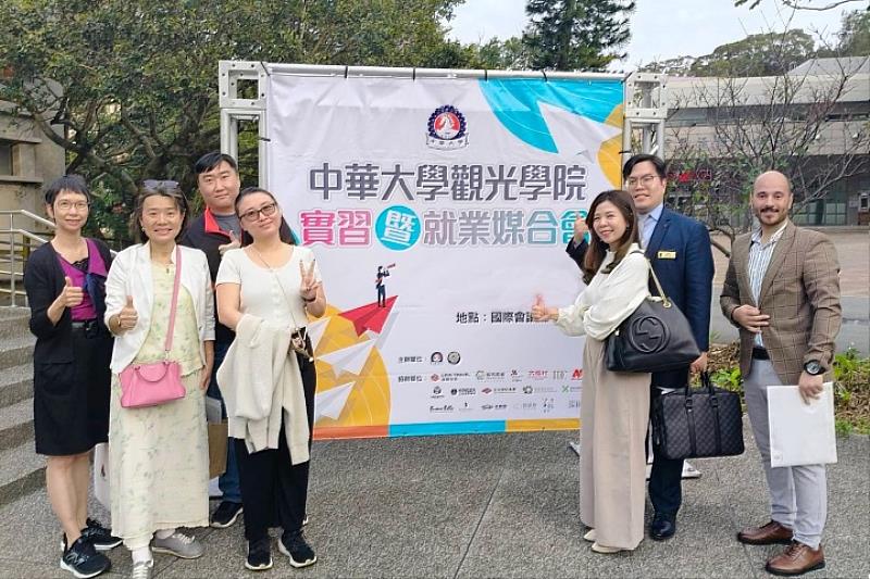 圖/中華大學觀光學院「實習暨就業媒合說明會」,吸引許多優秀校友返校”搶人才”。