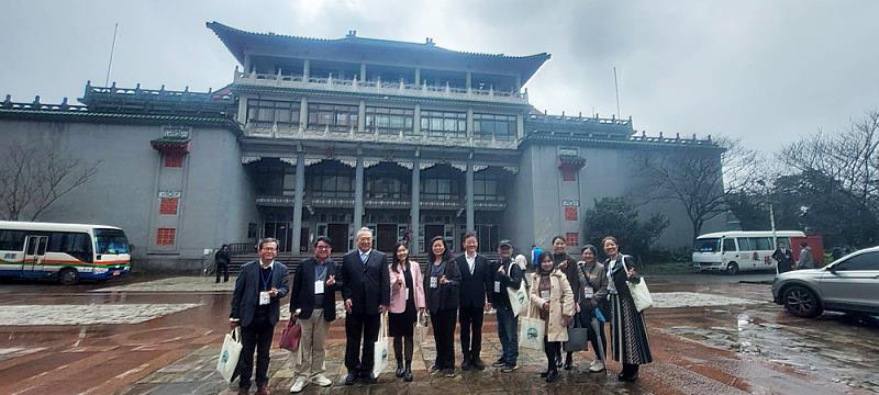 與會代表分別分享校友經營的現況與實務經驗,並共同探討在執行過程中面臨的挑戰與解方。