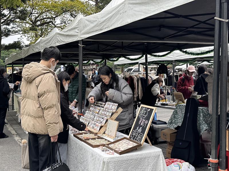 元智大學「冰元歷險記」聖誕市集溫馨登場