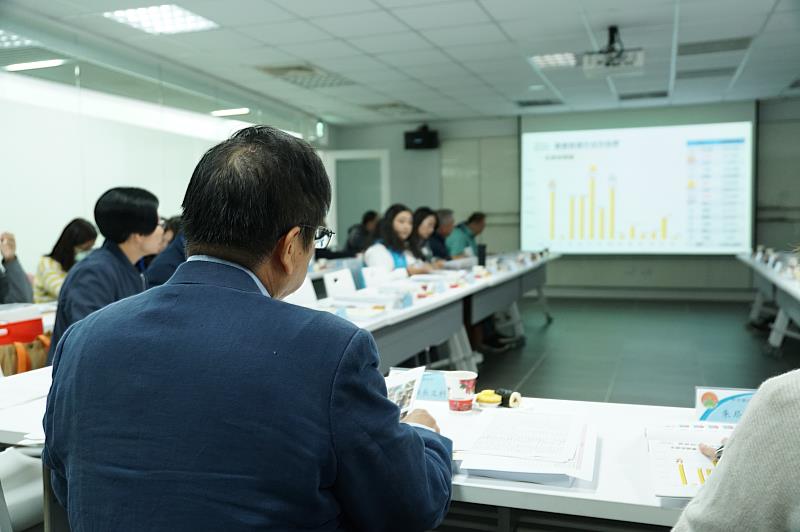 縣長楊文科也在會中確認各鄉鎮市立圖書館購書經費編列情形，並討論各館建置智慧圖書館系統情形與營運狀況。