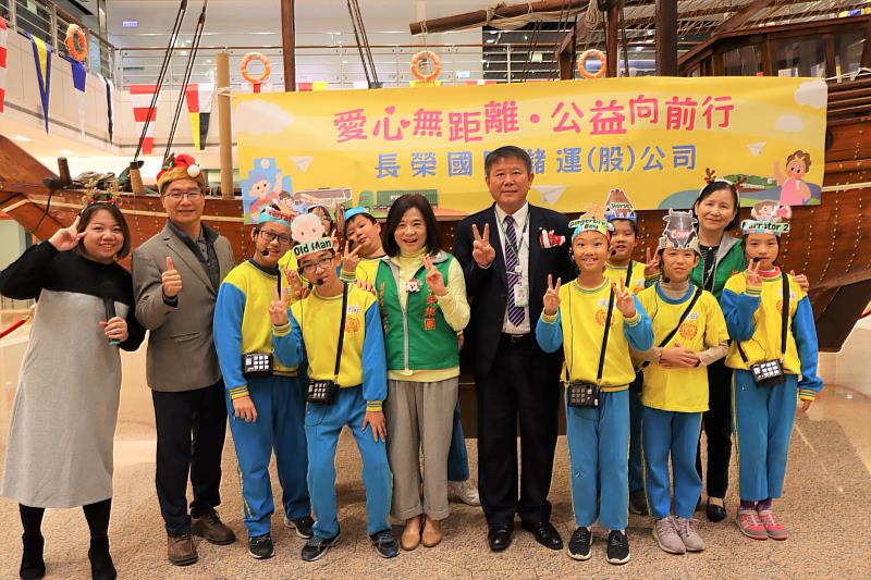 溪海國小在活動中特別表演精彩的英文演說「薑餅人Gingerbread Man」。