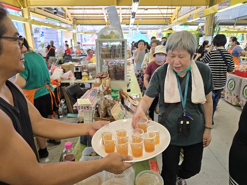 屏東縣政府積極將屏東農產好物行銷到各縣市。(資料照)