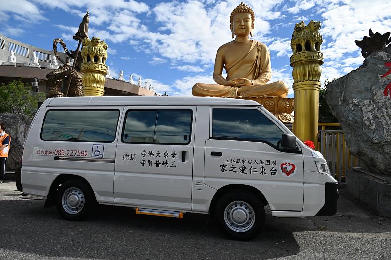 大愛無疆 仁心傳遞！饒慶鈴促成復康巴士捐贈 感謝善心團體助弱勢行動無礙