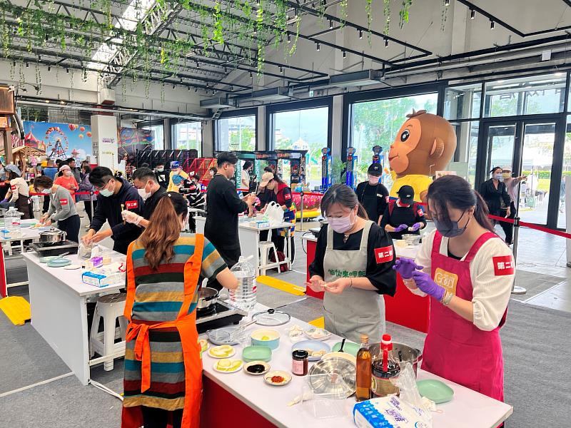 「開運餃子」屏東餃子王初賽於縣民公園C棟倉庫登場