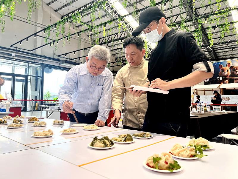 「開運餃子」屏東餃子王初賽邀請專業評審進行評選