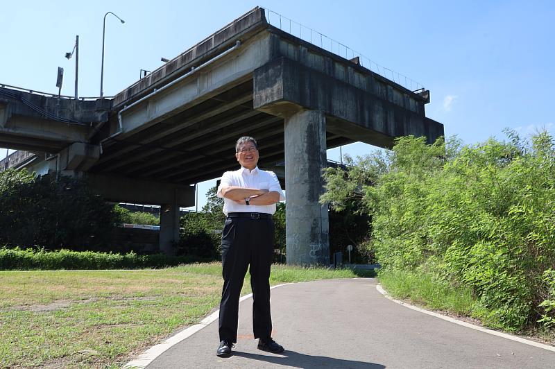 大新竹民眾引頸期盼多年的台1線替代道路在楊文科務實推動下，終於在今年10月動工，武陵斷頭橋將成為歷史。