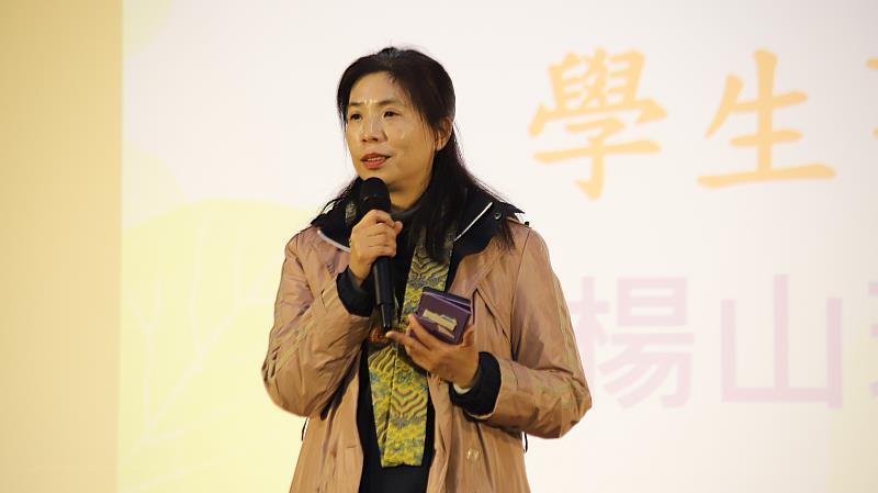 楊山琪主任致詞時，強調美好品德的難得，也鼓勵學子們繼續充實自我，向多方領域探索新知。（靈鷲山佛教教團提供）