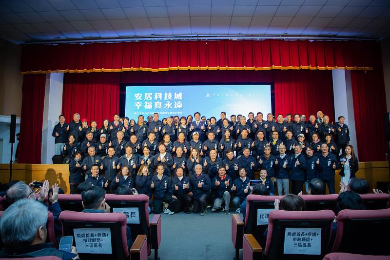 圖4.邱臣遠代理市長與來賓們大合影。