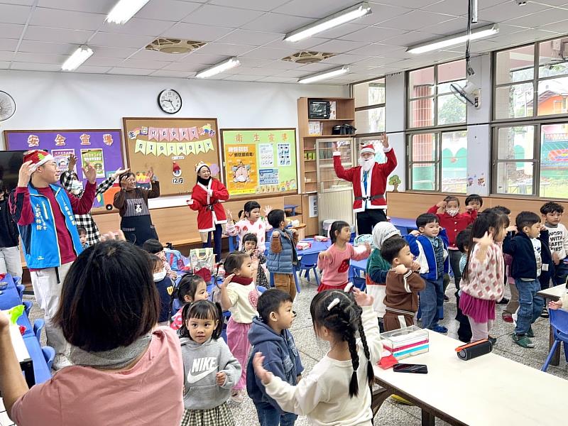 大王國小附設幼兒園聖誕帶動跳