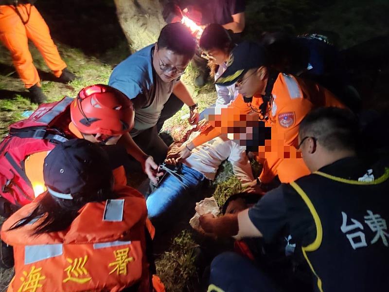 民眾右頸部有刀傷，本分署與臺東消防分隊救護人員協力安撫及包紮治療