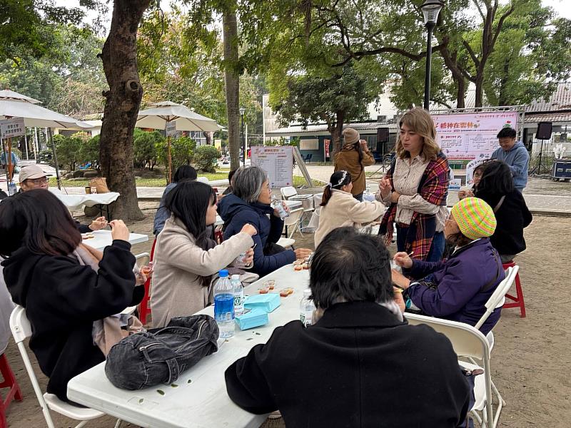 南華大學攜手雲林縣政府，舉辦「糖神在雲林」慢食地球市集暨慢食工作坊，民眾透過蜂蜜品評活動，學習辨別蜂蜜的品質與風味，現場互動熱烈。