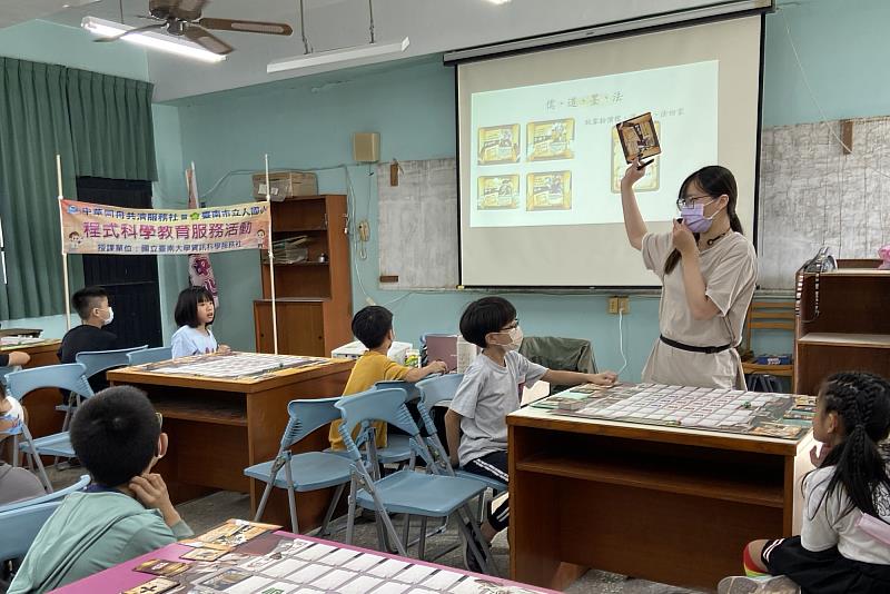 南大師資生到立人國小開設為期十週的科技社團課程