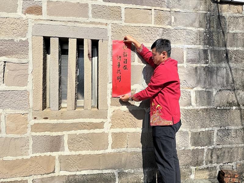 2025 Year of the Snake calligraphic couplets are available free of charge at LJM Wusheng Monastery, Sheng Shan Monastery, and Jiguang Temple, and any of LJM centers.（Photos Courtesy of LJM）