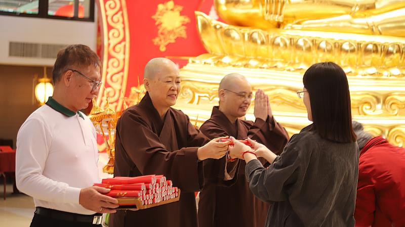 We welcome you all to visit our LJM Dharma Centers near you for free copies of calligraphic couplets for the Chinese Lunar New Year 2025.（Photos Courtesy of LJM）