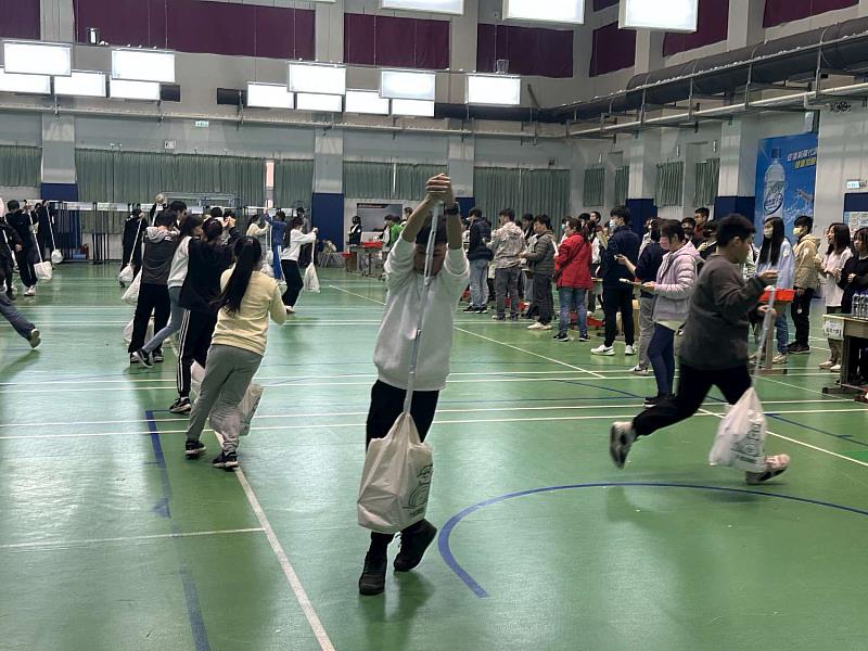 「天梯、空中走廊」、「垂降高手」、「液壓舉重」、「串串連心」四項目活動照片