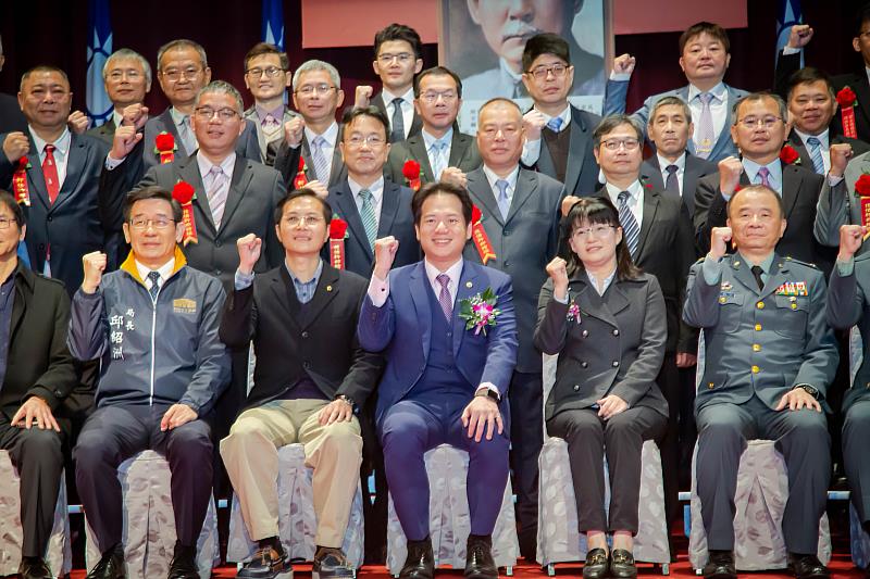 後備軍人晉任暨幹部表揚典禮,邱臣遠代理市長與來賓大合影。