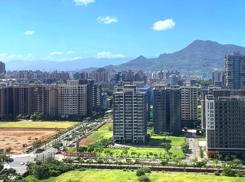 永慶房產集團統計北北基桃四縣市人口淨增加前十名行政區房市表現，其中淡水區人口增加5808人居冠，房市交易量也最高。