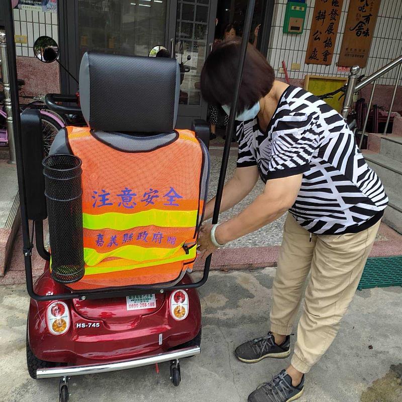 使用電動代步車要注意，長輩出行才安全