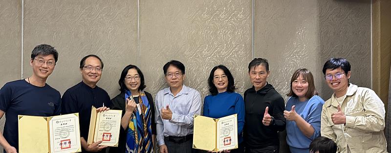 國立東華大學師培中心范熾文教授集結多位專家組成多元學習模式手冊編纂小組，並由東華附小鮑明鈞校長、周裕欽主任、廖品蘭教師及陳雍青教師等共同撰寫完成。