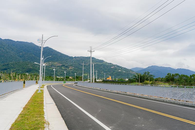 打造臺東安全便捷的交通環境 雲南路瓶頸段道路拓寬工程今通車 饒慶鈴：提升道路品質及地方交通