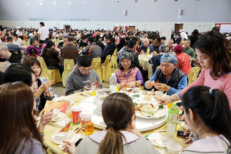 辦桌活動是臺南飲食文化的精髓，吸引大批民眾親臨參與，找尋並回味心中魂縈夢牽的臺南美味。