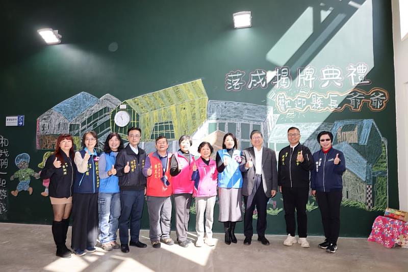 新竹縣湖口鄉「王爺壟非營利幼兒園」內大面的塗鴉牆，成為師生之間的良好互動活動場所。