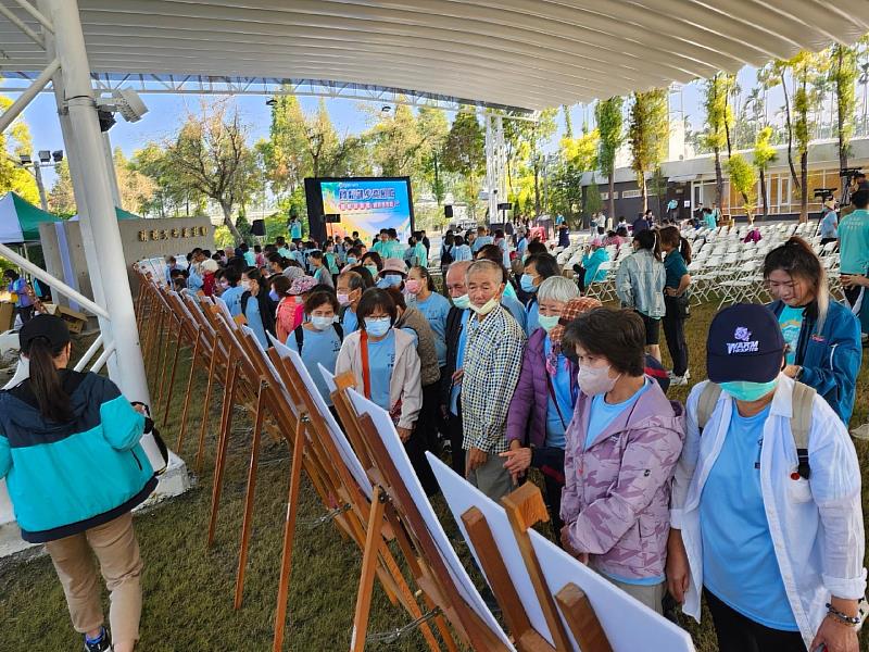 南華大學運動學程舉辦骨鬆肌少運動營養班成果展，學員們出席參加見證成果。