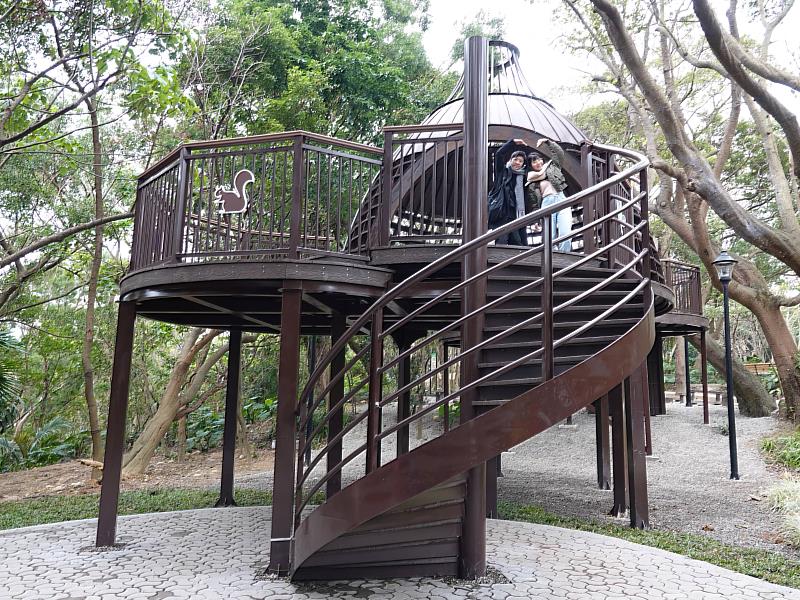 嘉穗公園打造吸睛的「鳥巢樹屋」，提升在地居民、運動與休閒紓壓的多重效果，是優質的大自然休息室，也成必拍景點