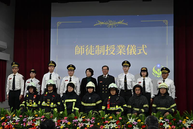 臺東縣歡慶消防節 饒慶鈴表揚警消及義消楷模 感謝打火弟兄守護家園辛勞 推動智慧消防新未來