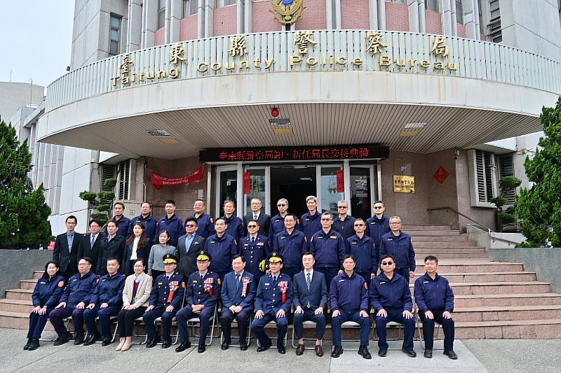 臺東縣警察局卸、新任局長交接 縣長饒慶鈴感謝梁東山局長辛勞 期勉新任蔡燕明局長持續捍衛臺東治安與交通