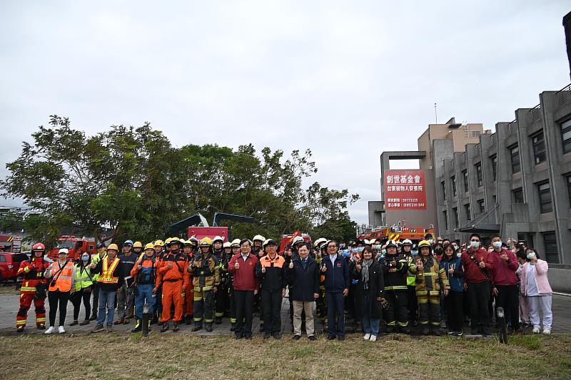 台東縣消防局114年春節前夕加強火災搶救實兵演練  王志輝副縣長呼籲用火用電安全