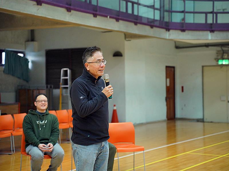 中央大學周景揚校長出席開幕式,勉勵學子以運動鍛練體魄、結交朋友。
