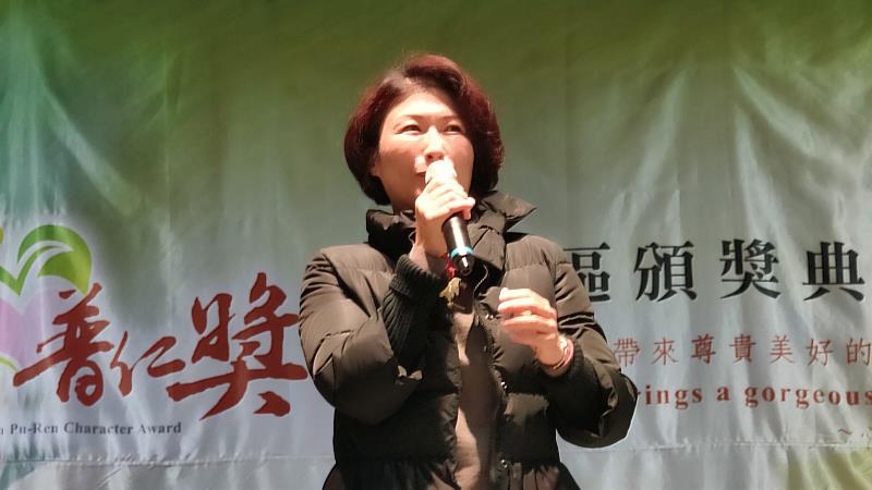 台東縣長饒慶鈴致詞中除肯定普仁獎以品德為評選標準的特別之處，也提及自己與靈鷲山多年前結下的緣分。（靈鷲山佛教教團提供）