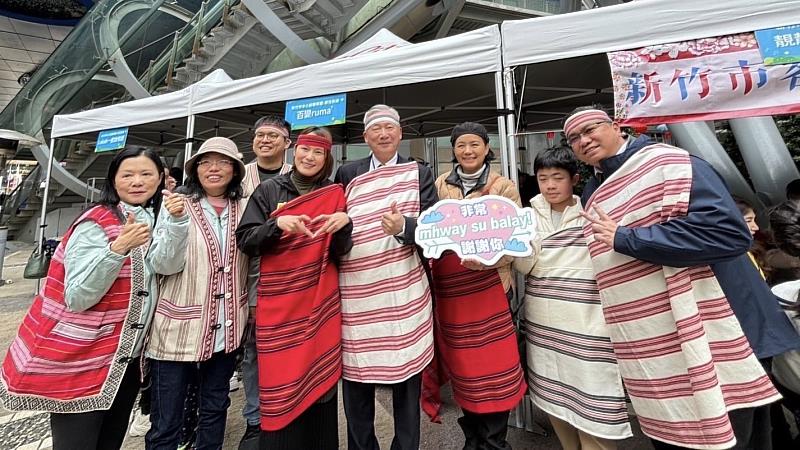 圖3 竹市教育處長林立生出席活動與市民同樂，並體驗11攤位