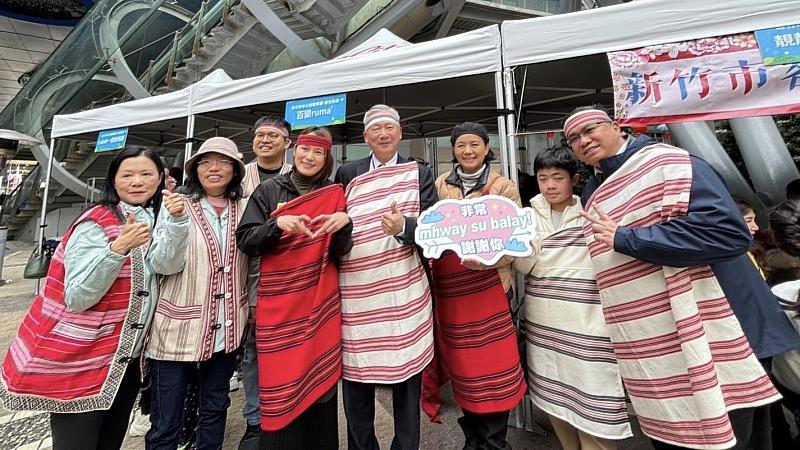 圖3 竹市教育處長林立生出席活動與市民同樂，並體驗11攤位