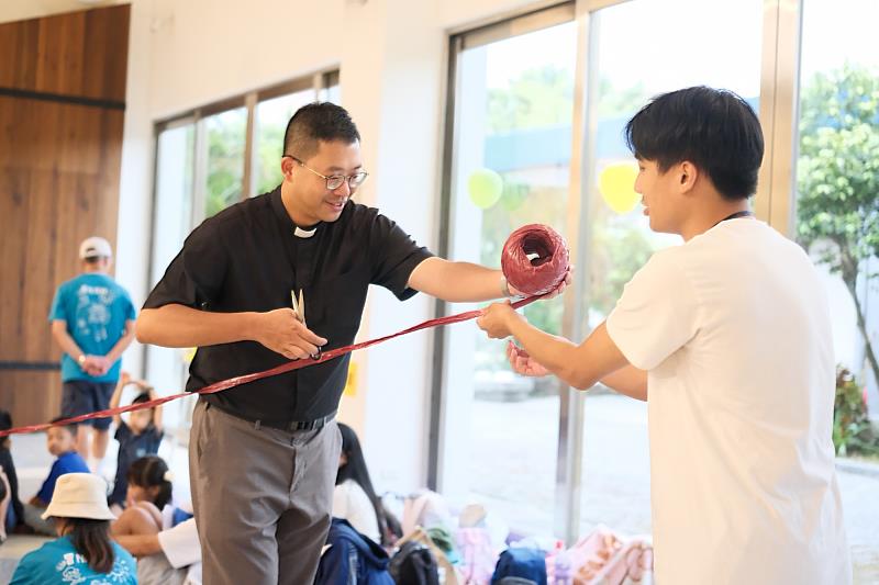 吳興祥牧師針對三芝、老梅及淡水區國小學童舉辦兒童喜樂營，將生命教育融入活動中。