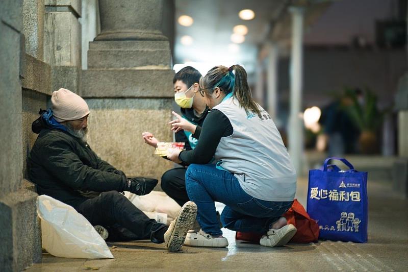 農曆春節將至，竹市府關懷街友與維護市容環境不間斷。