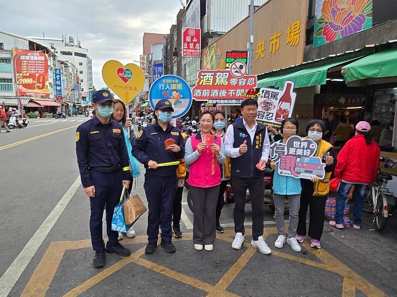 防制酒駕 臺東警局齊聚年貨大街打造安全年節 春節富岡地區單行道管制 將加強勸導取締