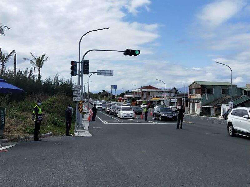 防制酒駕 臺東警局齊聚年貨大街打造安全年節 春節富岡地區單行道管制 將加強勸導取締