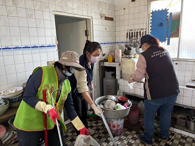 臺東各地區社福中心 年前助弱勢家庭大掃除迎新年