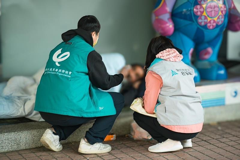社會處已啟動關懷弱勢機制,提供街友低溫關懷服務。