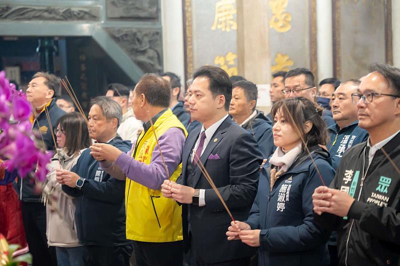 邱臣遠代理市長祈求風調雨順、國泰民安。