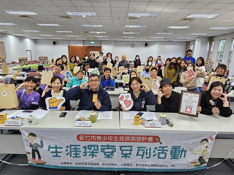 秘書長及處長跟所有友善店家及網路單位大合照