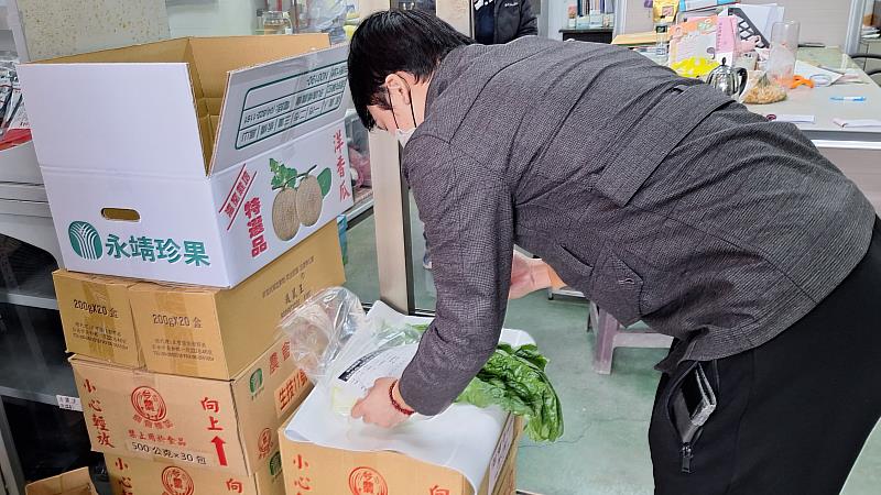 為強化農產品源頭管理,推出全國首創、唯一,15項農藥殘留高風險作物「免費檢驗,先檢後售」策略。