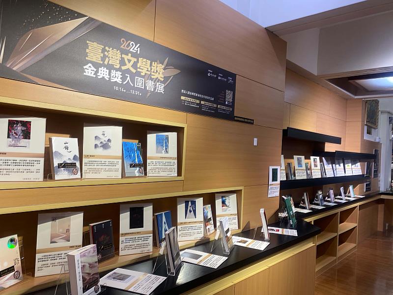 此次展覽由東海中文系朱衣仙教授帶領中文系與建築系學生共同策劃，充分展現跨域教學與多元應用的實踐可能。