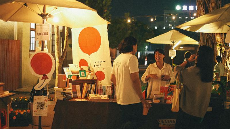 10間屏東在地書店齊聚佳冬鄉,帶來豐富多元選書。圖片提供/繫。本屋