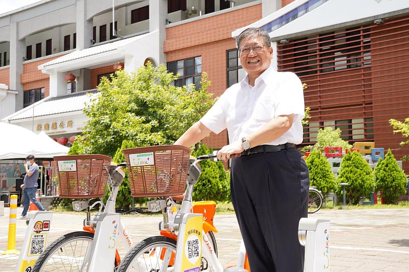 114年4月1日起租借YouBike 2.0E電輔車須投保，未投保無法租借，民眾只要上微笑單車官網、APP登入會員後即可加保，費用由縣府負擔，讓鄉親騎乘安全有保障。