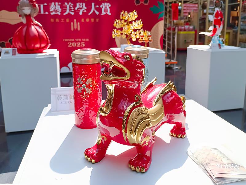 《蛇舞祥瑞.工藝美學大賞》將傳統文化與當代設計美學相結合,從具象到抽象、從工藝至設計,皆能窺見藝術與生活交融的無限可能。