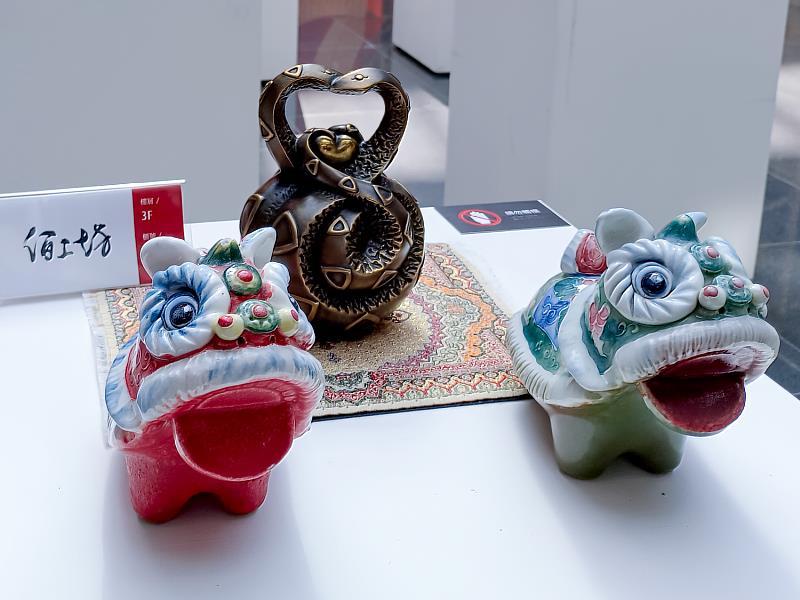《蛇舞祥瑞.工藝美學大賞》此次展覽集結本館眾多頂尖工藝品牌,展出的作品均來自各大國際競賽與設計獎項的肯定,展現精湛技藝與創新設計
